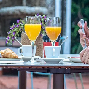 2* Hotel Casa Lirio